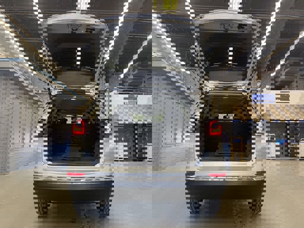 Used 2021 Chevrolet Equinox Premier w/ LPO, Floor Liner Package image 11