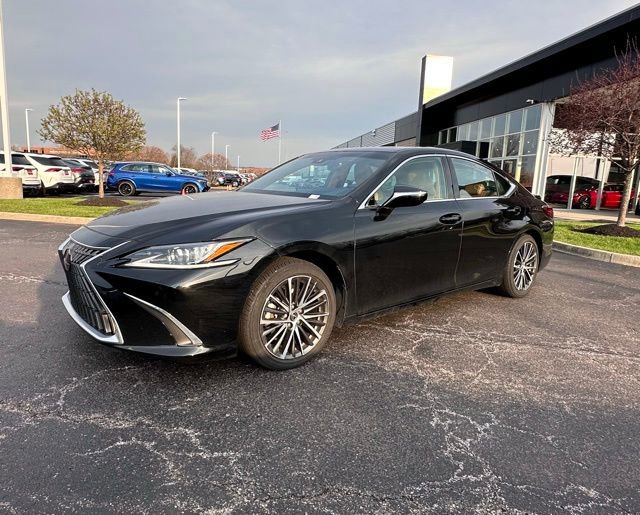 Used 2023 Lexus ES 350 Luxury w/ Accessory Package (Z1) image 4