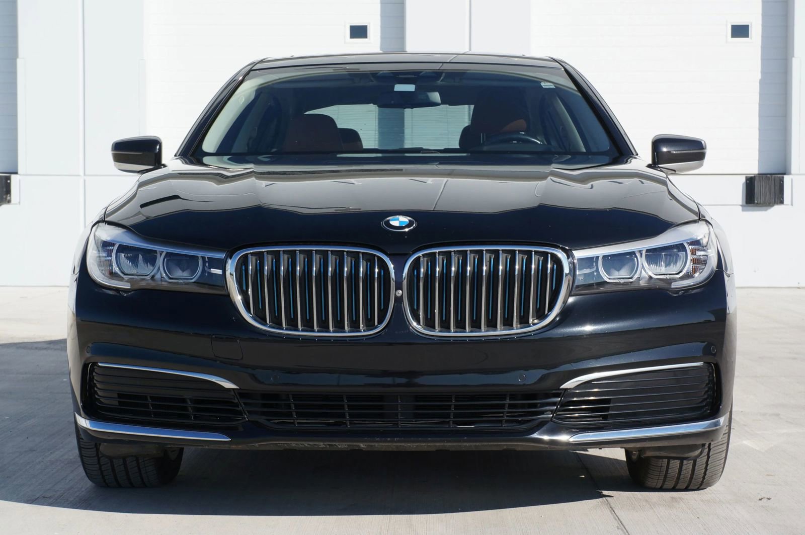 Used 2019 BMW 740e xDrive w/ Executive Package AWD/4WD image 4