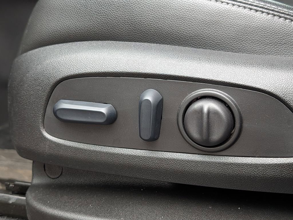 Used 2024 GMC Terrain SLT w/ Infotainment Package II AWD/4WD image 38