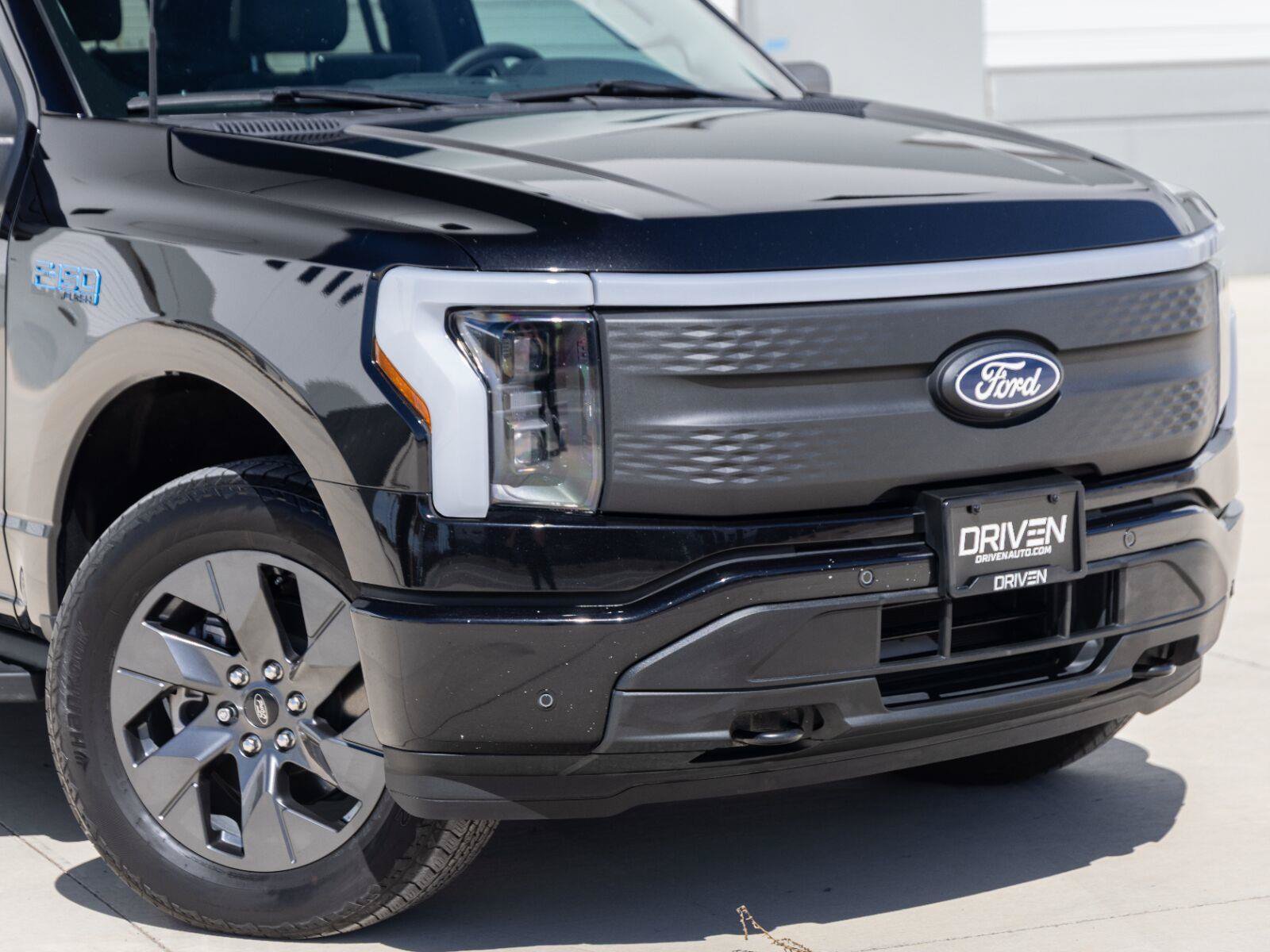 Used 2025 Ford F150 Lightning Flash AWD/4WD image 3
