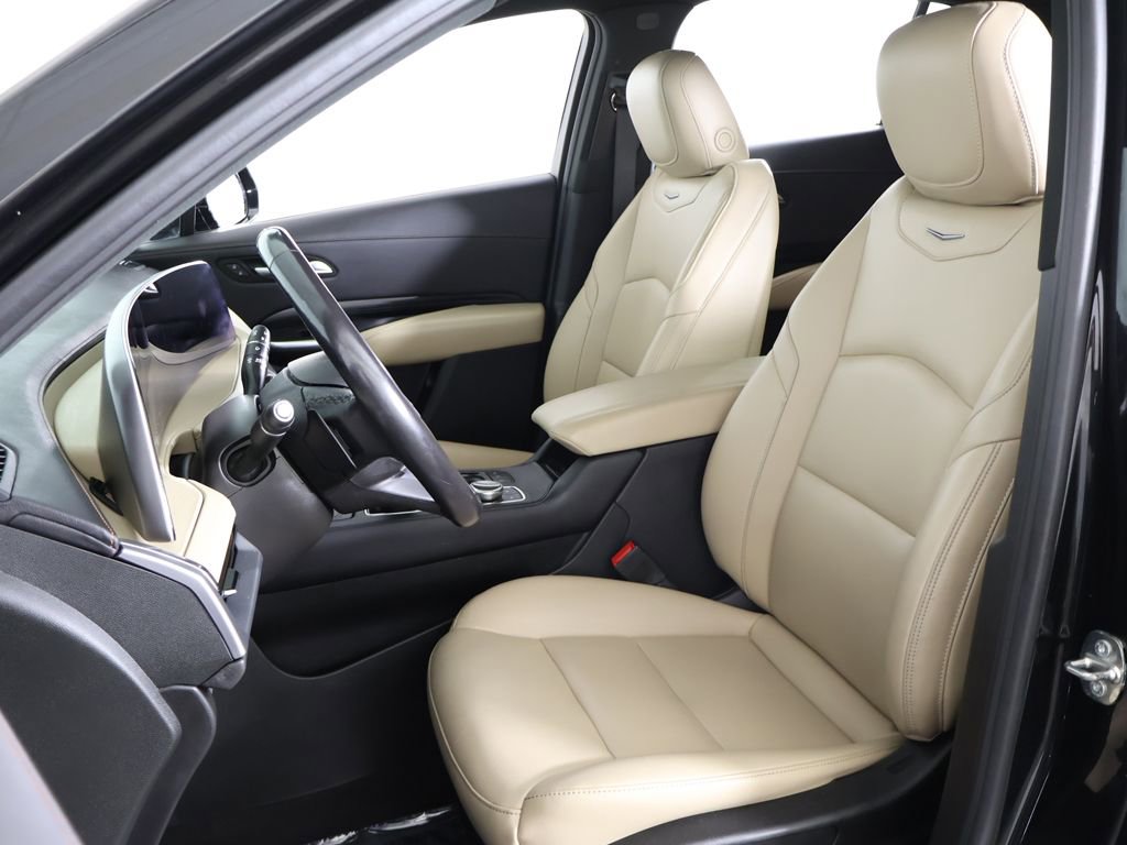 Used 2024 Cadillac XT4 Luxury image 32