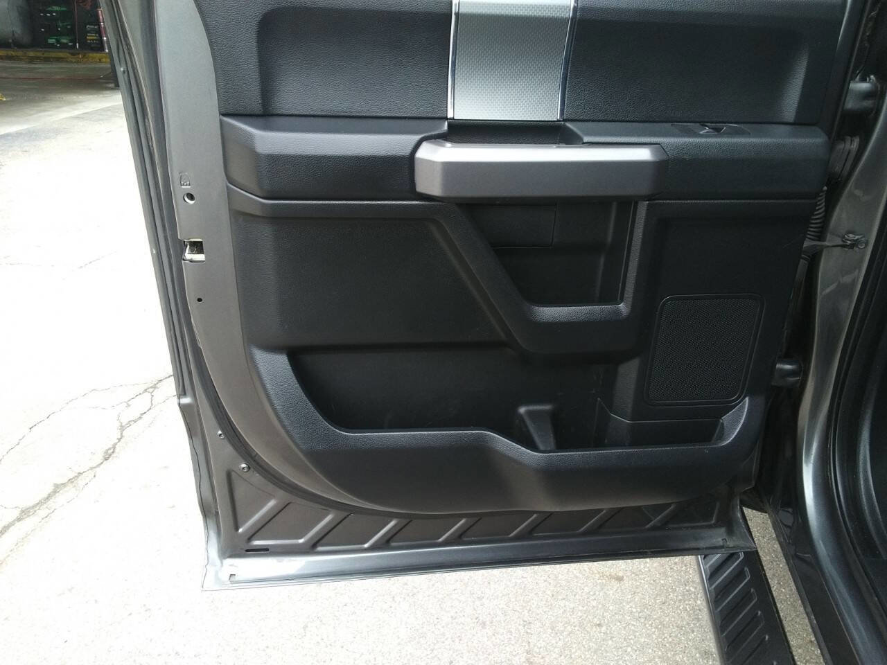 Used 2015 Ford F150 XLT w/ Equipment Group 301A Mid image 16