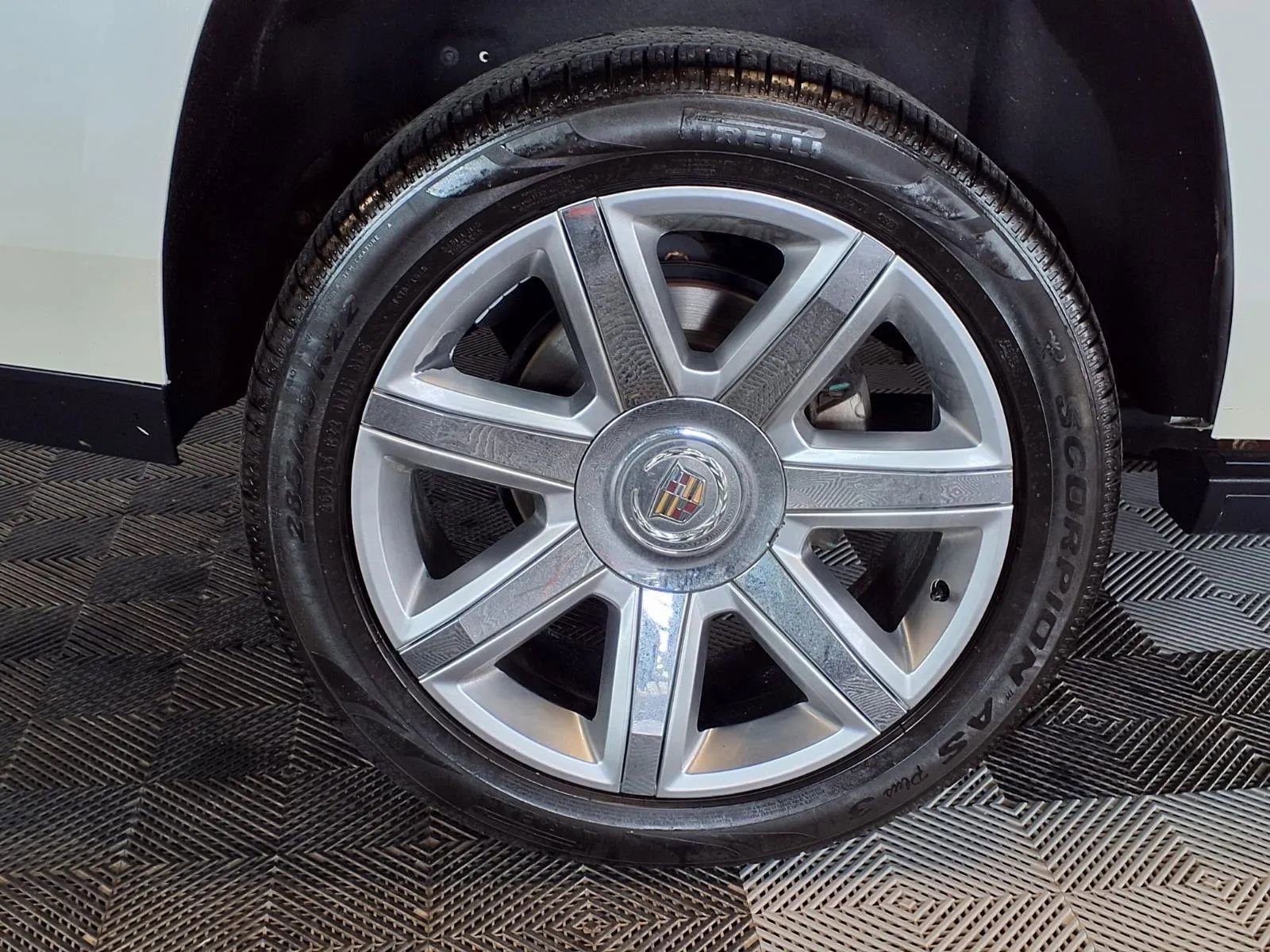 Used 2015 Cadillac Escalade Premium image 9