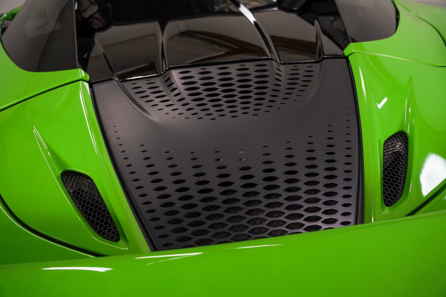 Used 2024 McLaren 750S Spider RWD image 23