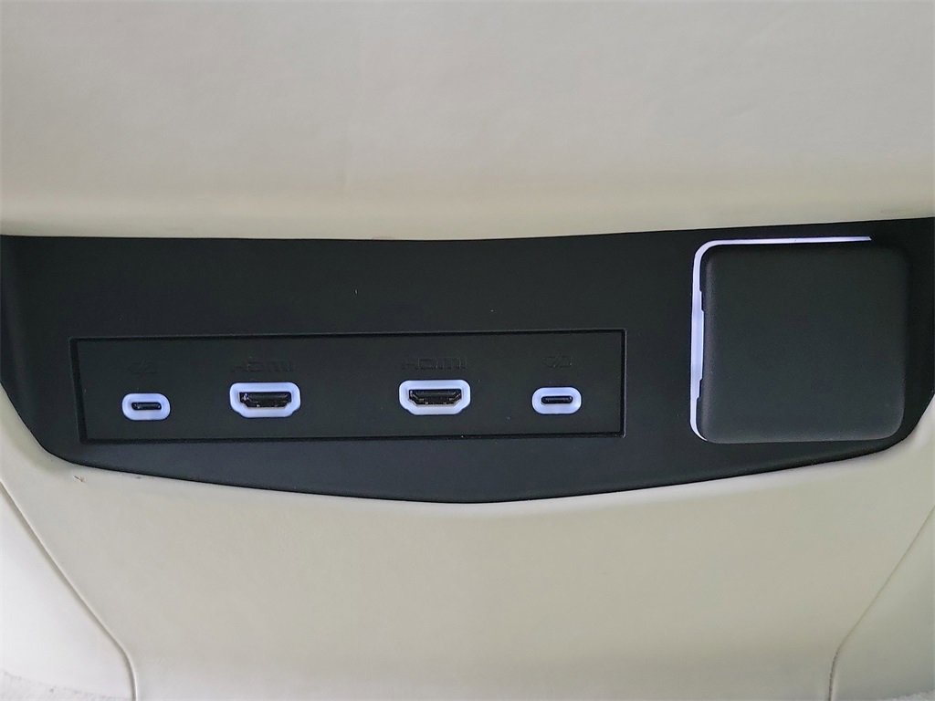 Certified 2022 Cadillac Escalade Premium Luxury Platinum image 17