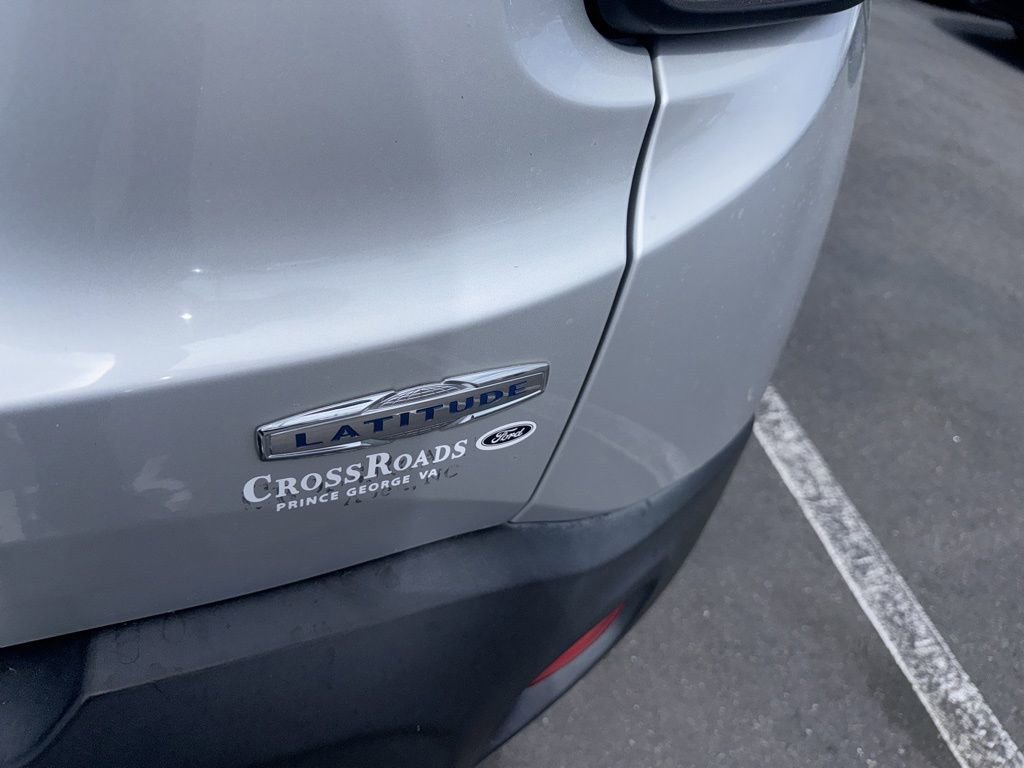 Used 2018 Jeep Renegade Latitude w/ Popular Equipment Group image 8