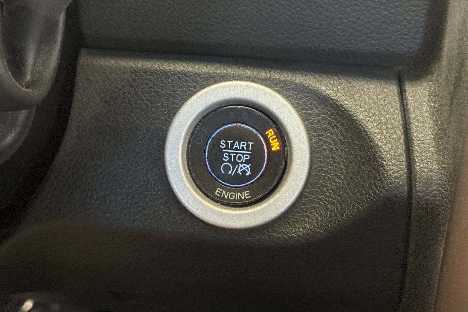Used 2014 RAM 3500 Laramie RWD image 23