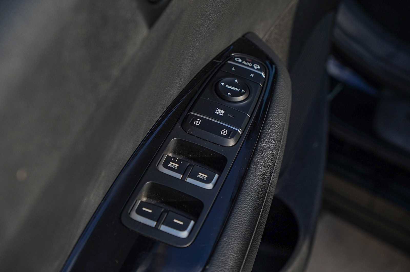 Used 2018 Kia Optima SX image 25