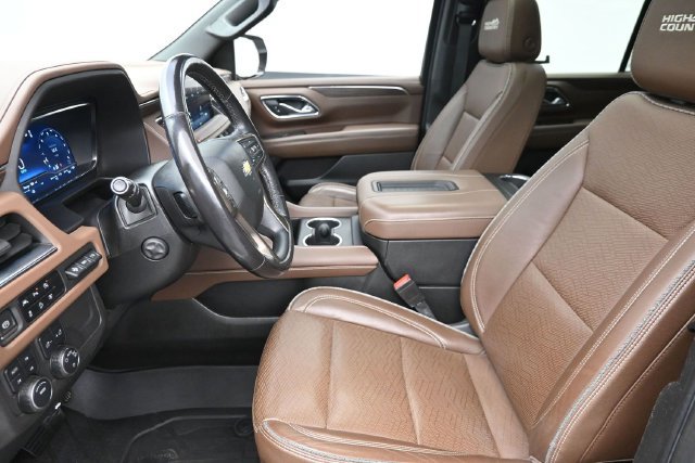 Used 2023 Chevrolet Tahoe High Country AWD/4WD image 16