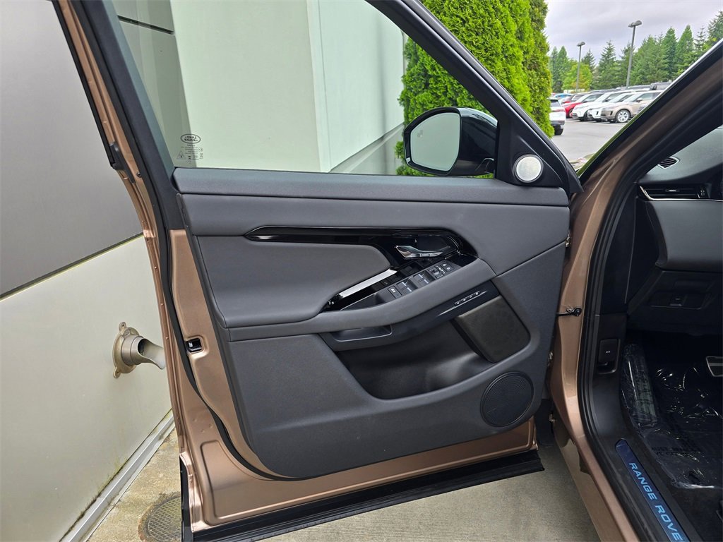 Used 2024 Land Rover Range Rover Evoque Dynamic SE image 22