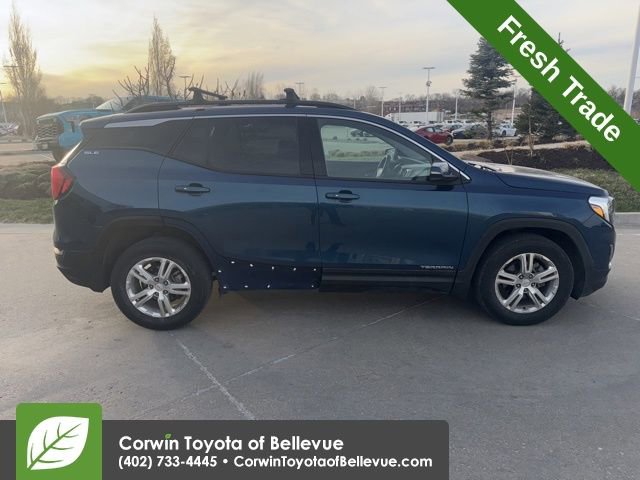 Used 2020 GMC Terrain SLE w/ Driver Convenience Package image 2