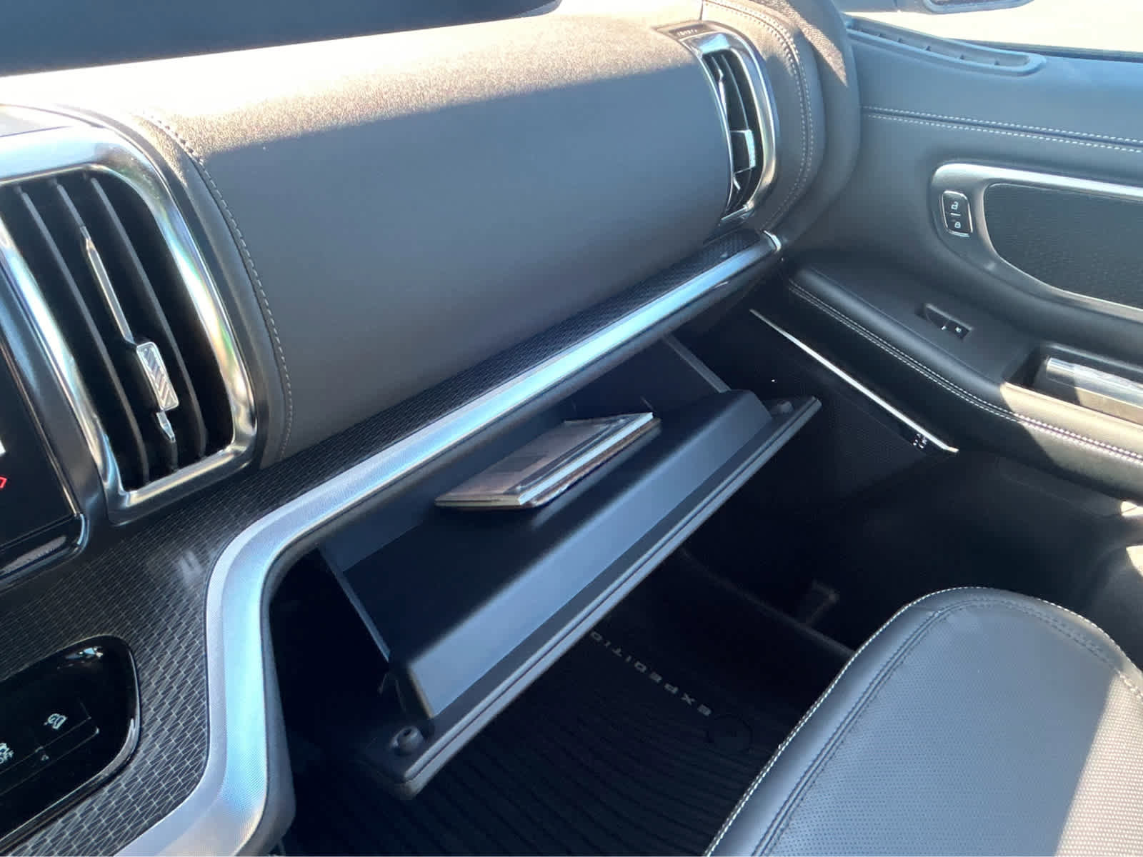 New 2025 Ford Expedition Max Platinum w/ Stealth Performance Package image 70