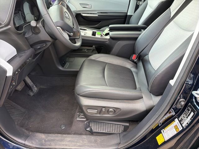 Used 2025 Toyota Sienna XSE w/ XSE Plus Package AWD/4WD image 9