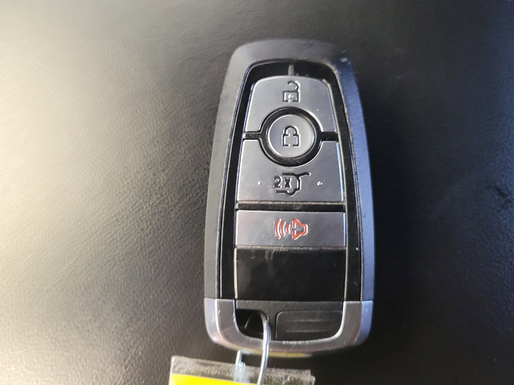 Used 2021 Ford Explorer XLT image 32