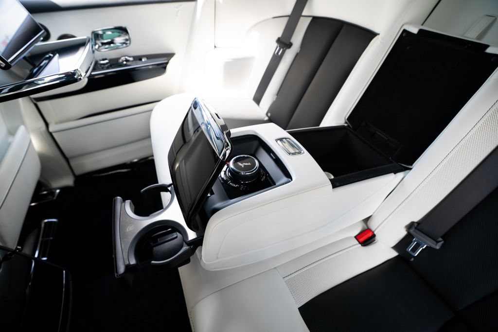 Used 2022 Rolls-Royce Phantom Sedan w/ The Phantom Package RWD image 56