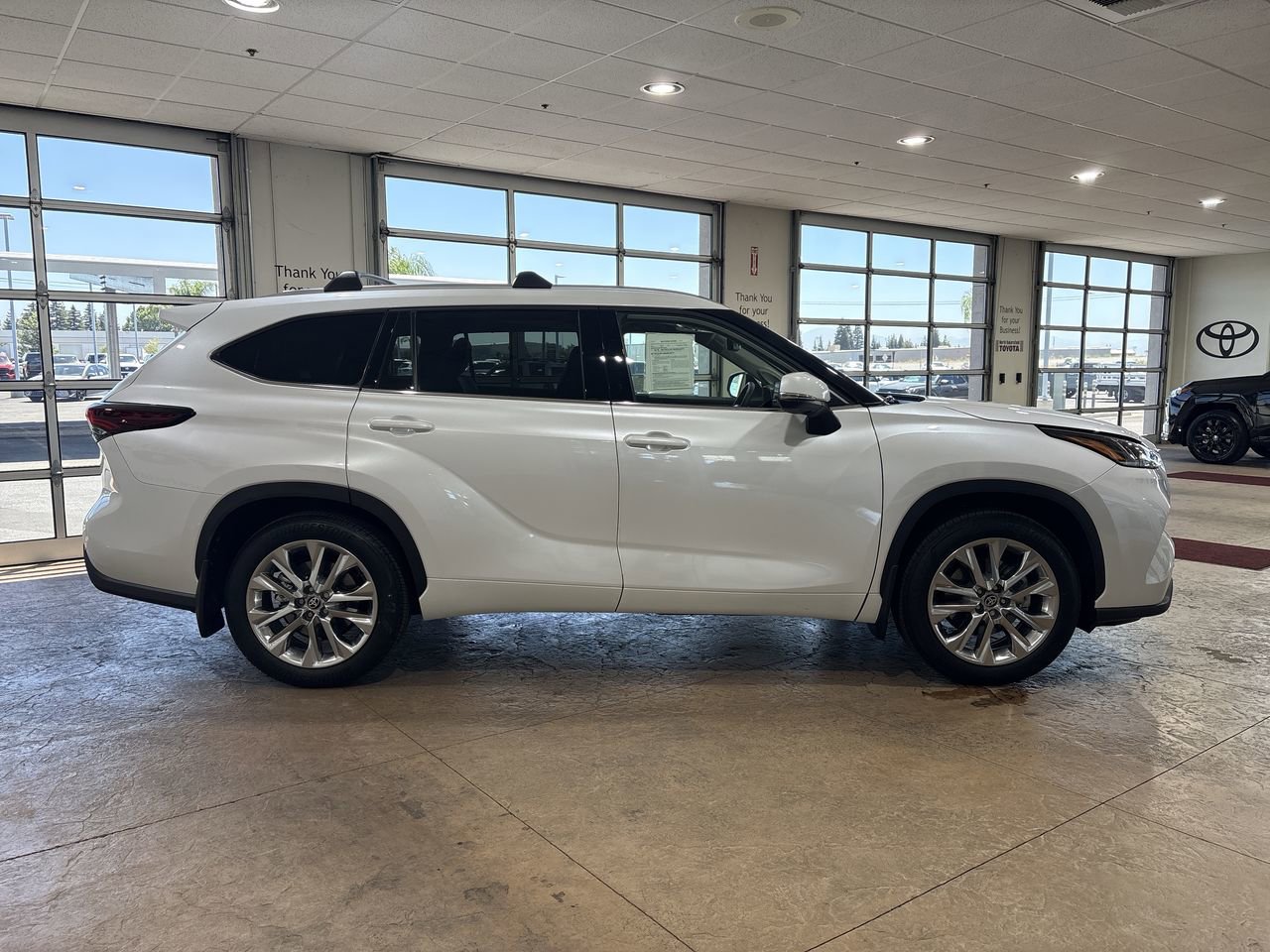 Certified 2026 Toyota Highlander Limited AWD/4WD image 3