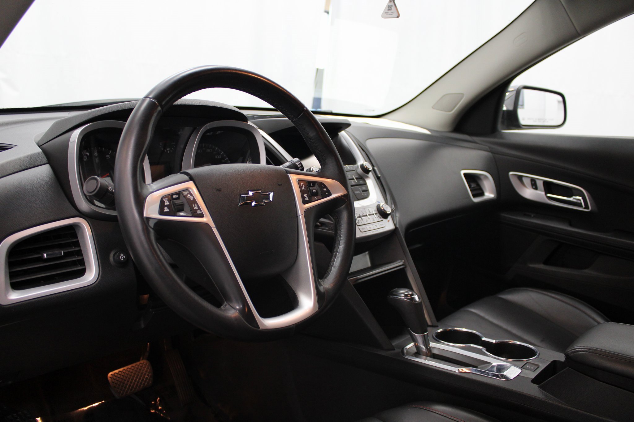 Used 2016 Chevrolet Equinox LTZ w/ Enhanced Convenience Package image 15