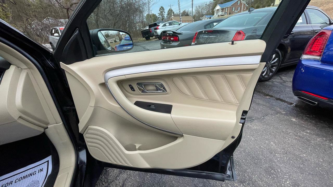 Used 2017 Ford Taurus SE image 27