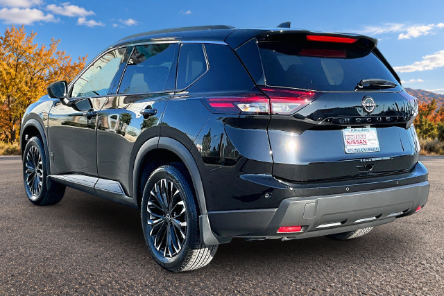 New 2026 Nissan Rogue Dark Armor FWD image 3