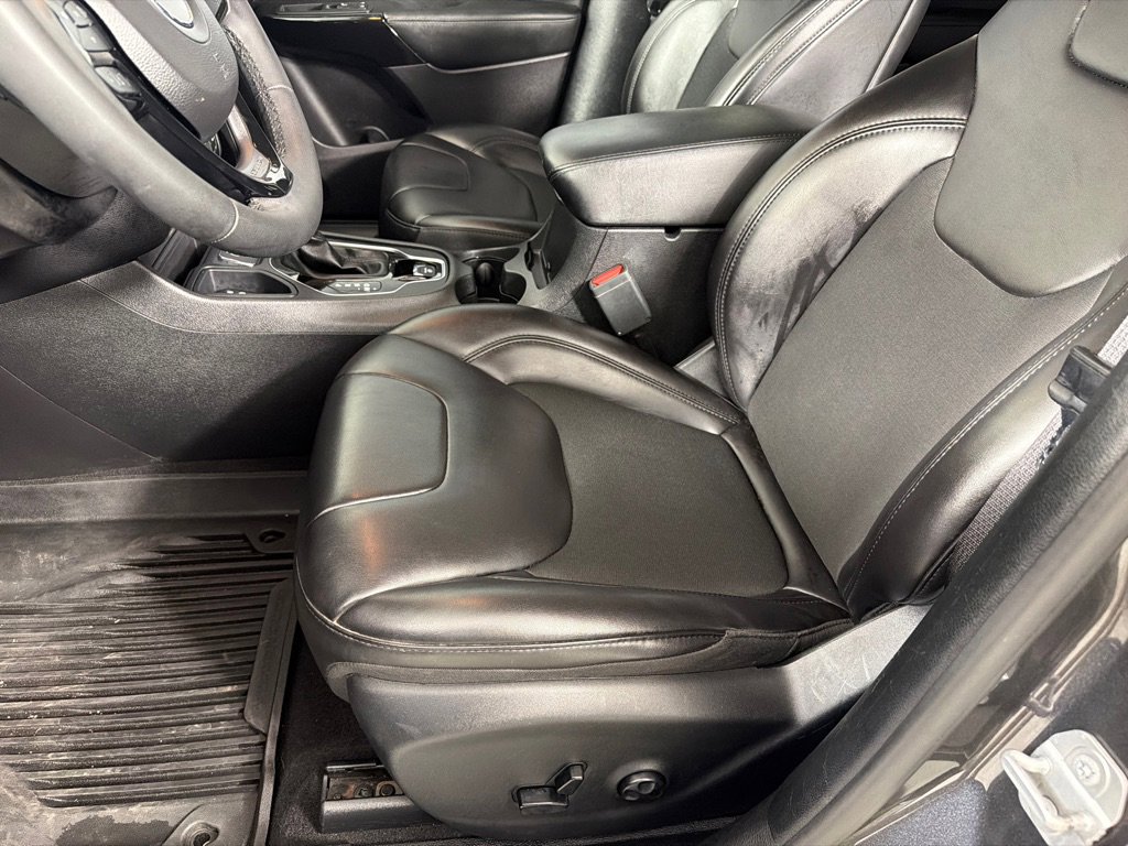 Used 2020 Jeep Cherokee Latitude Plus FWD image 12