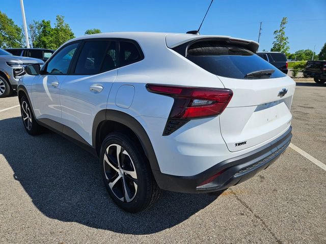 Certified 2024 Chevrolet Trax RS FWD image 5
