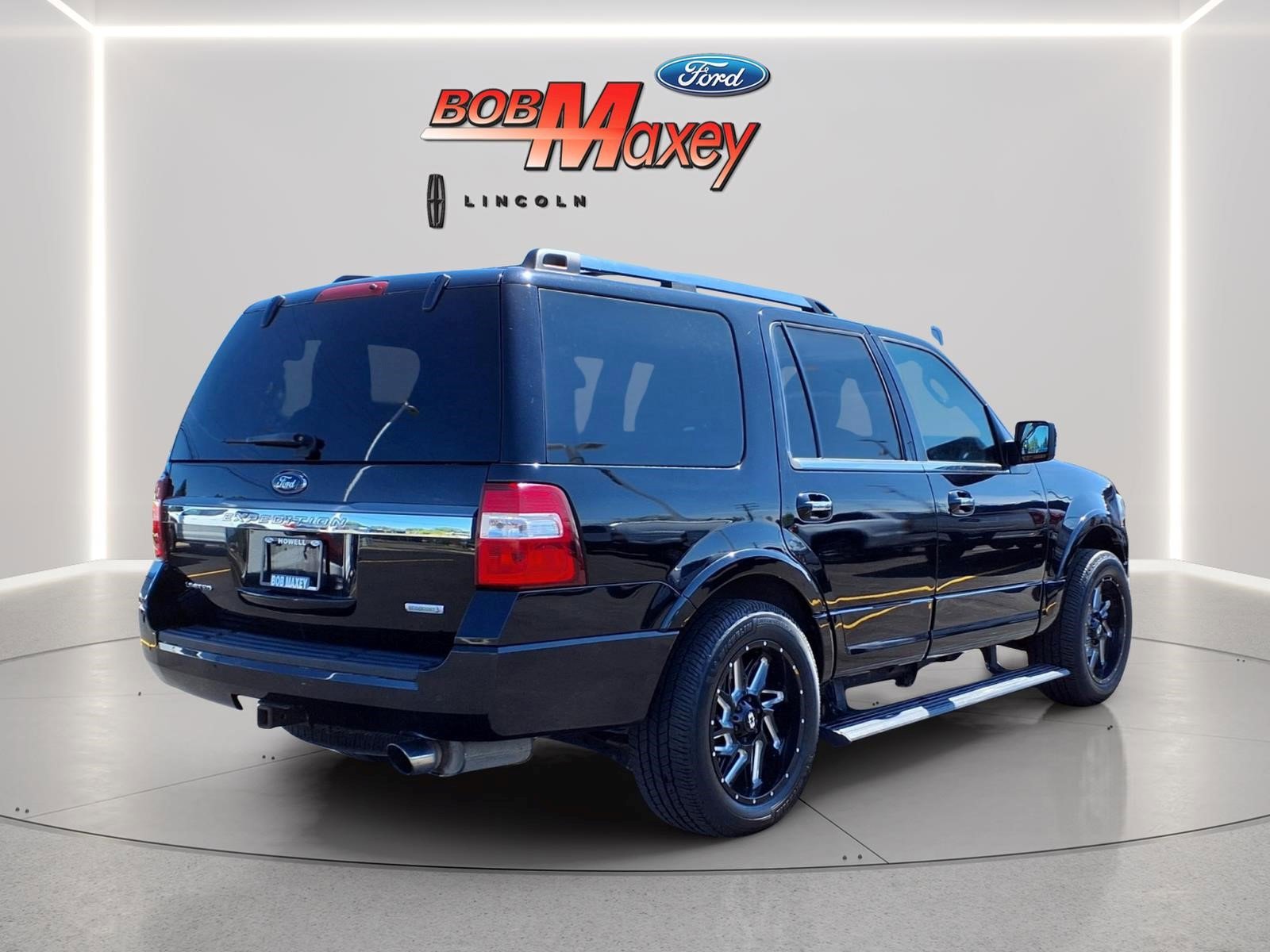 Used 2017 Ford Expedition Limited w/ Equipment Group 301A AWD/4WD image 4