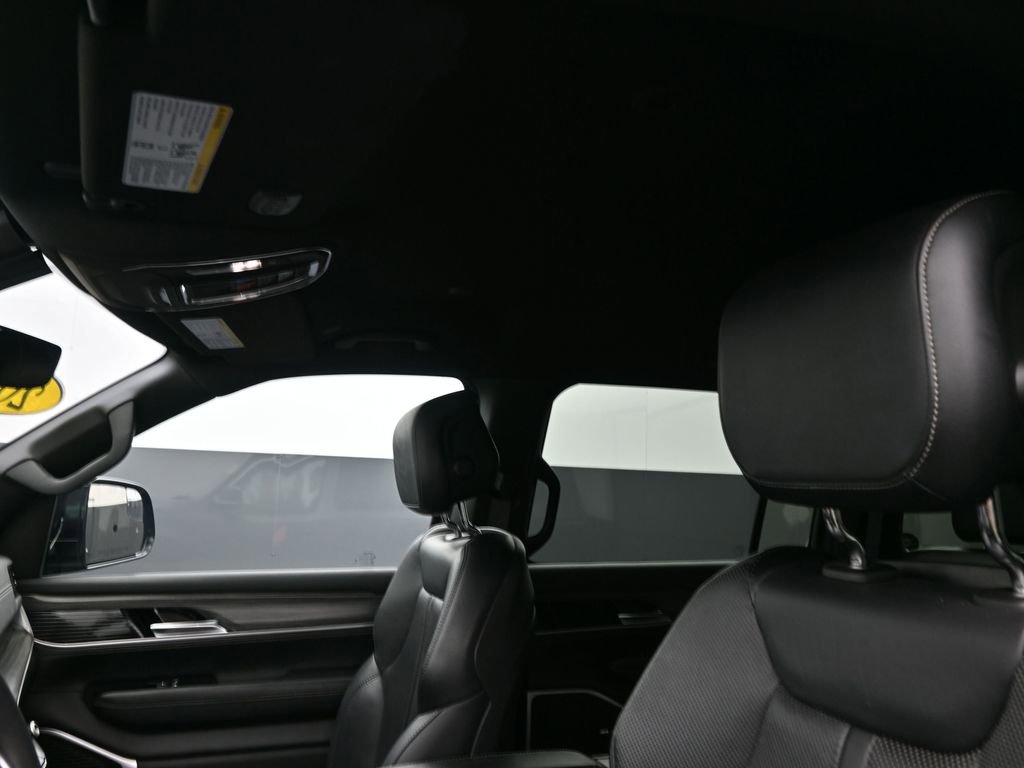 Used 2024 Jeep Wagoneer L Series II w/ Flexible Seating Group image 11