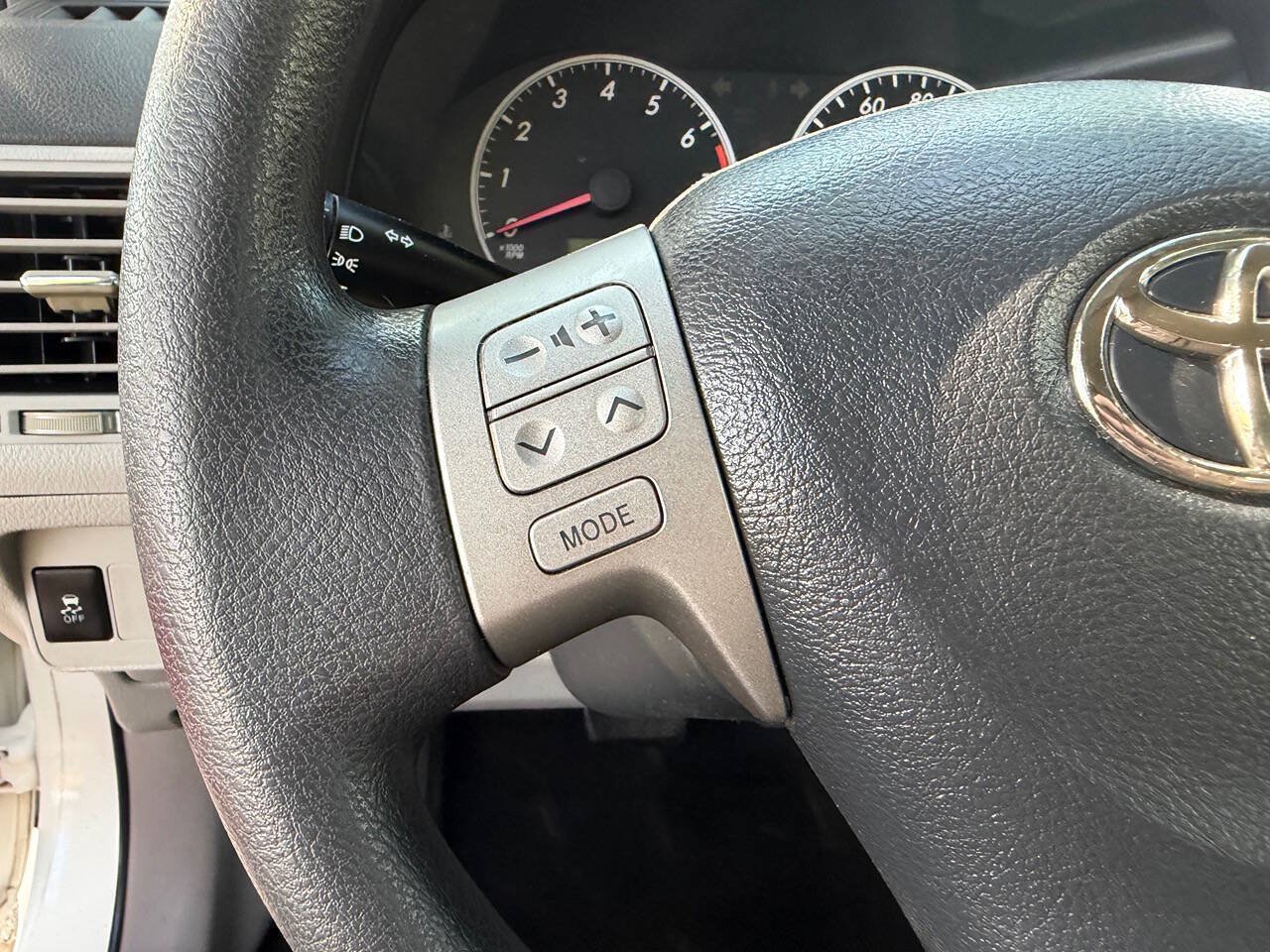 Used 2012 Toyota Corolla LE FWD image 19