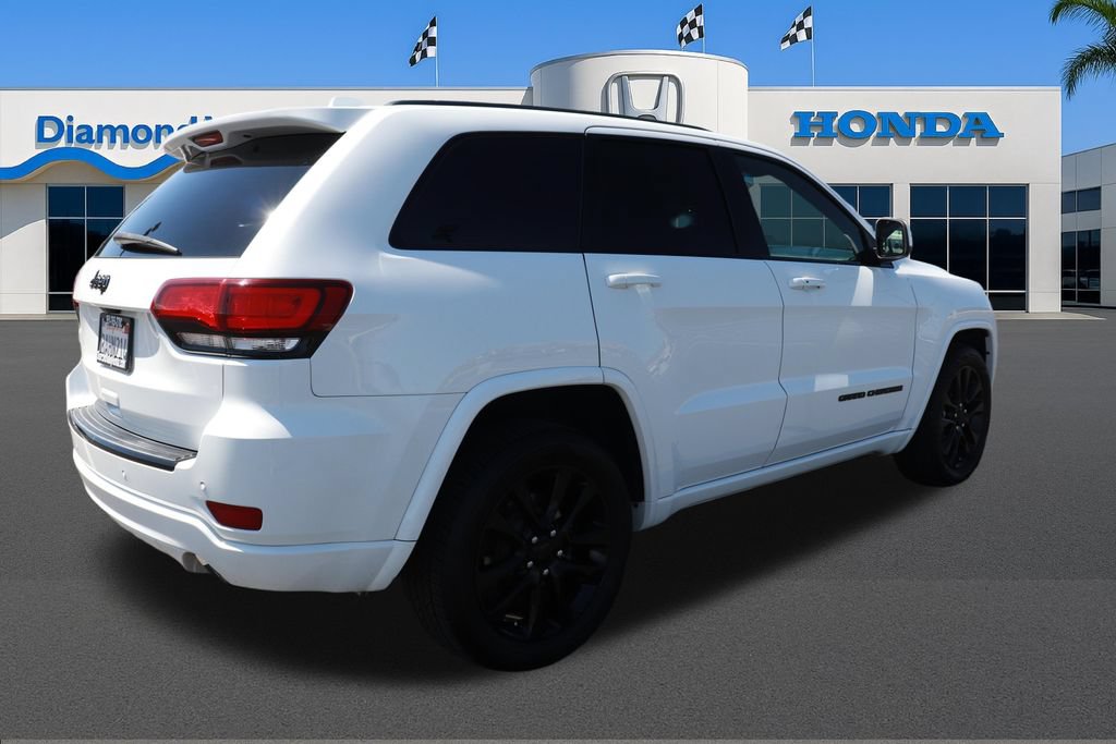 Used 2017 Jeep Grand Cherokee Altitude RWD image 6