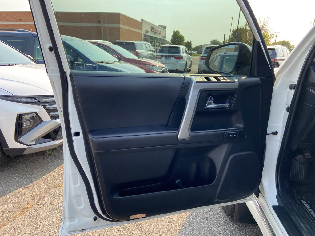 Used 2020 Toyota 4Runner Limited AWD/4WD image 9