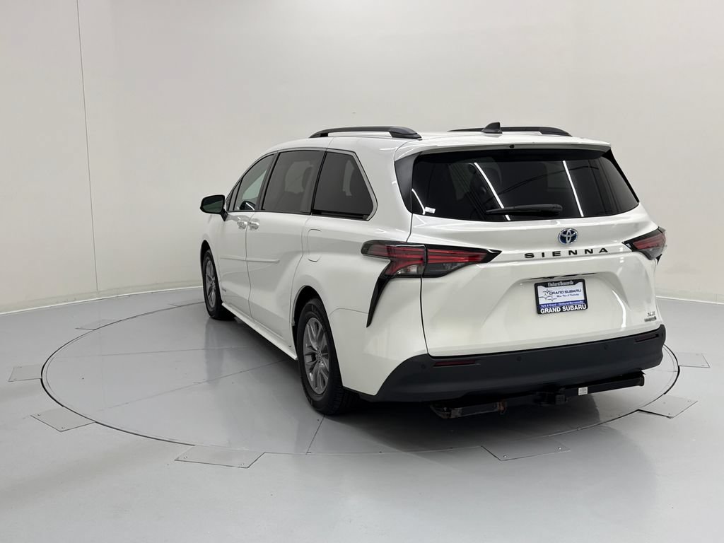 Used 2021 Toyota Sienna XLE w/ XLE Plus Package FWD video 3