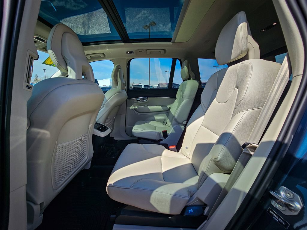 Used 2020 Volvo XC90 T6 Momentum w/ Protection Package Premier image 31