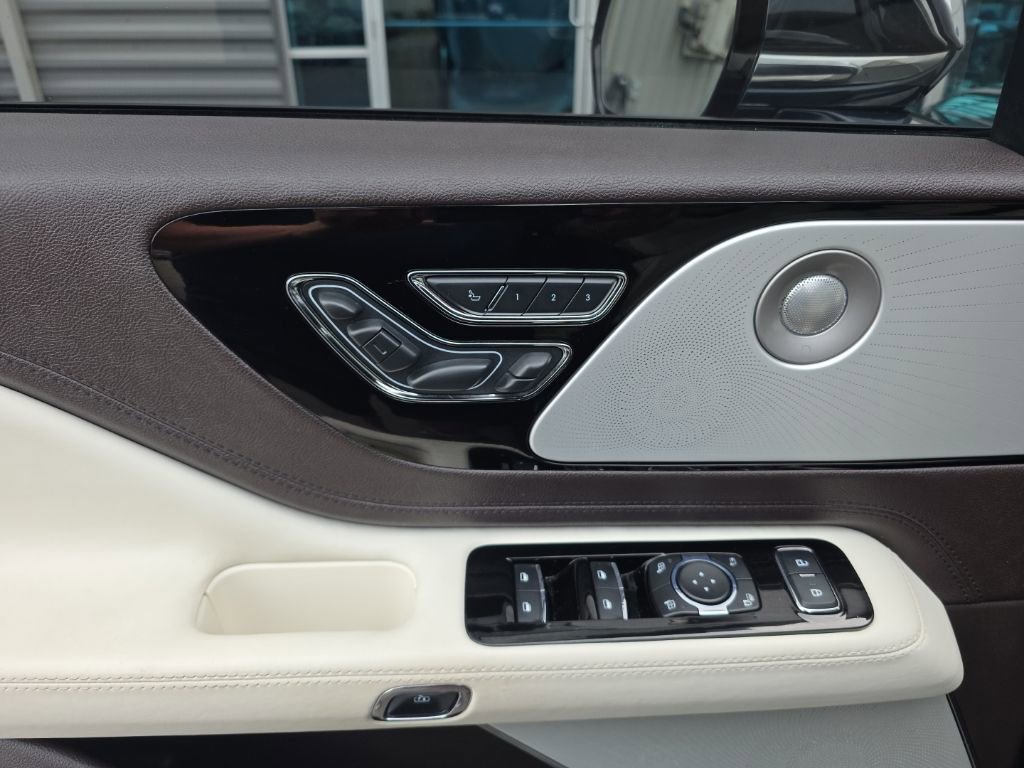 Used 2021 Lincoln Aviator Black Label w/ Dynamic Handling Package image 11