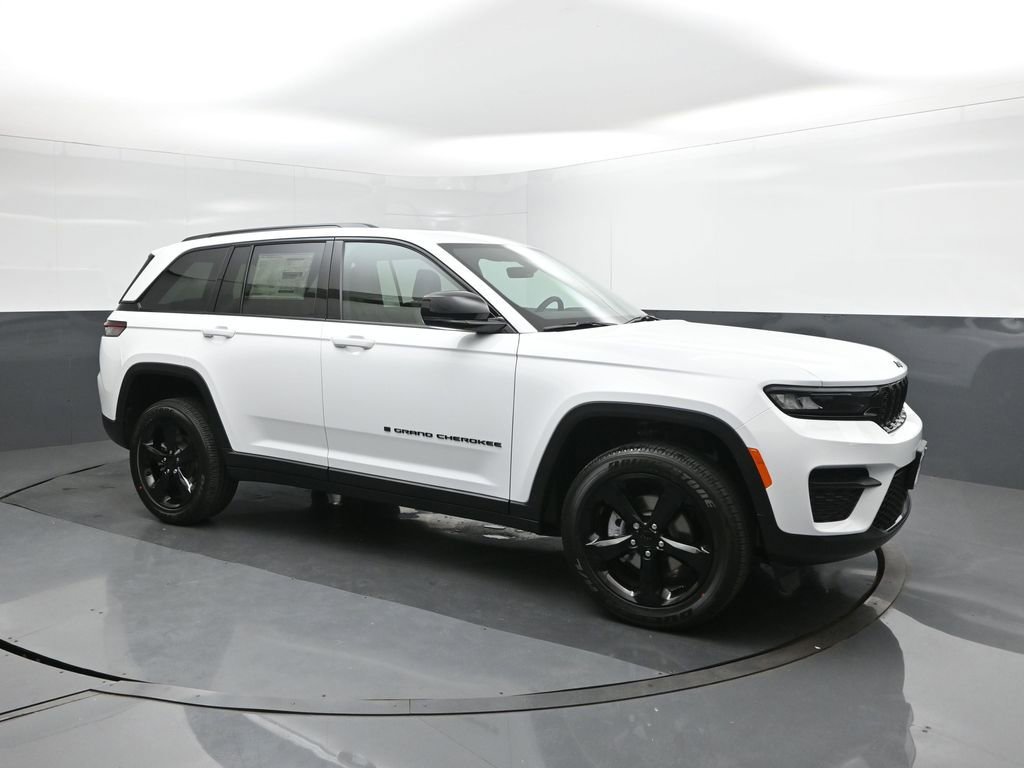 New 2025 Jeep Grand Cherokee Altitude image 17