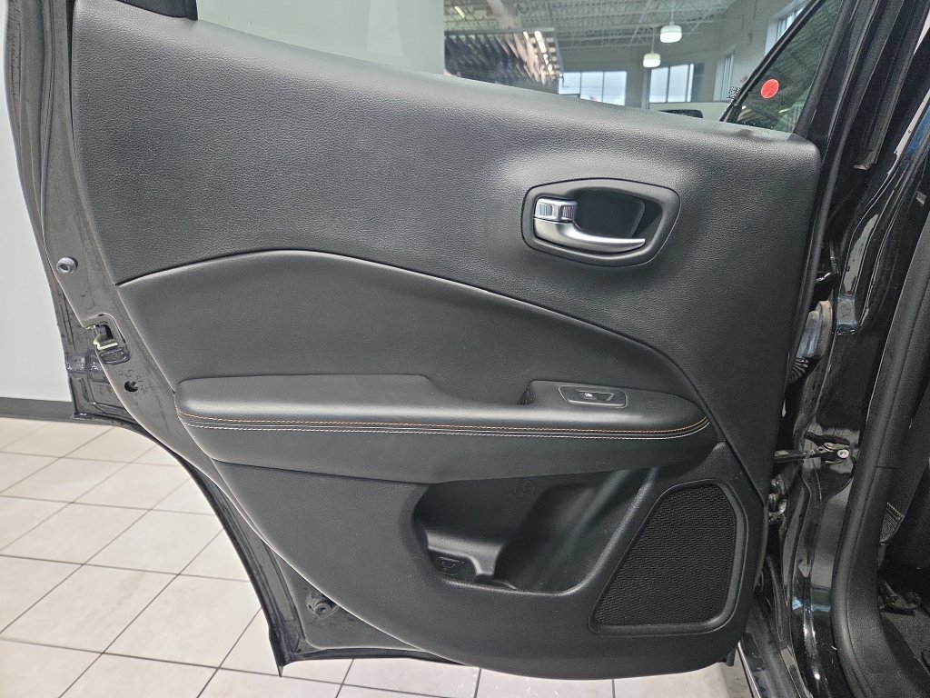 Used 2018 Jeep Compass Latitude AWD/4WD image 28