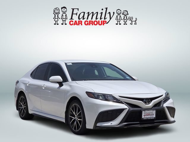 Used 2023 Toyota Camry SE FWD image 2