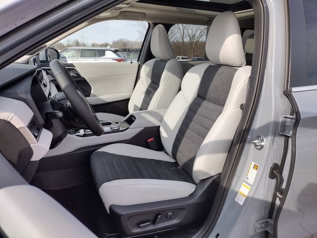 New 2026 Mitsubishi Outlander SE image 8