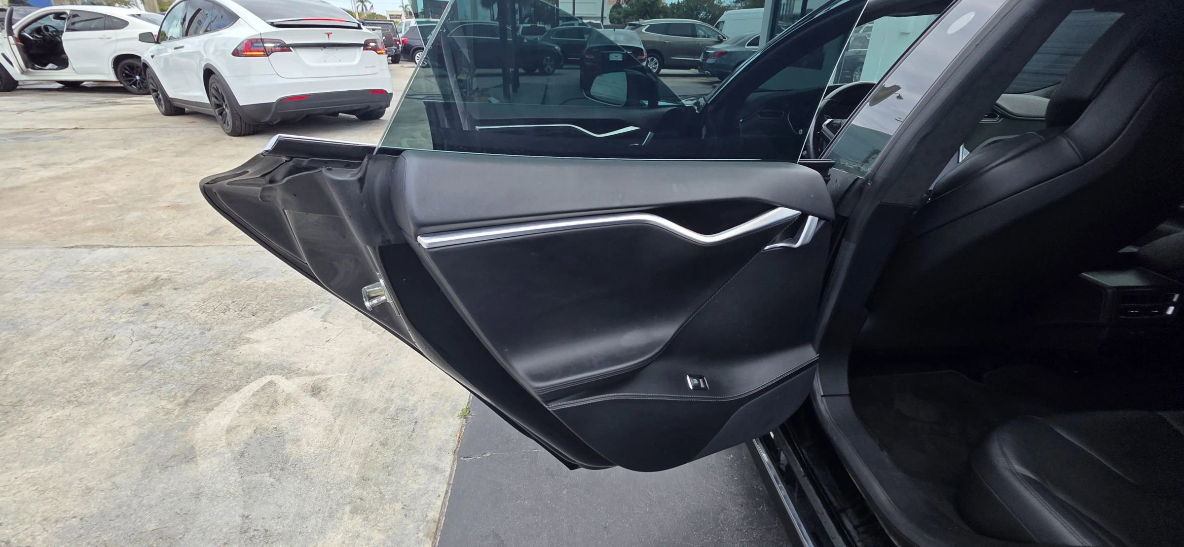 Used 2017 Tesla Model S 75 RWD image 28