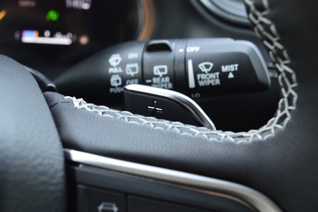 New 2025 Jeep Grand Cherokee Laredo w/ Luxury Tech Group I image 18