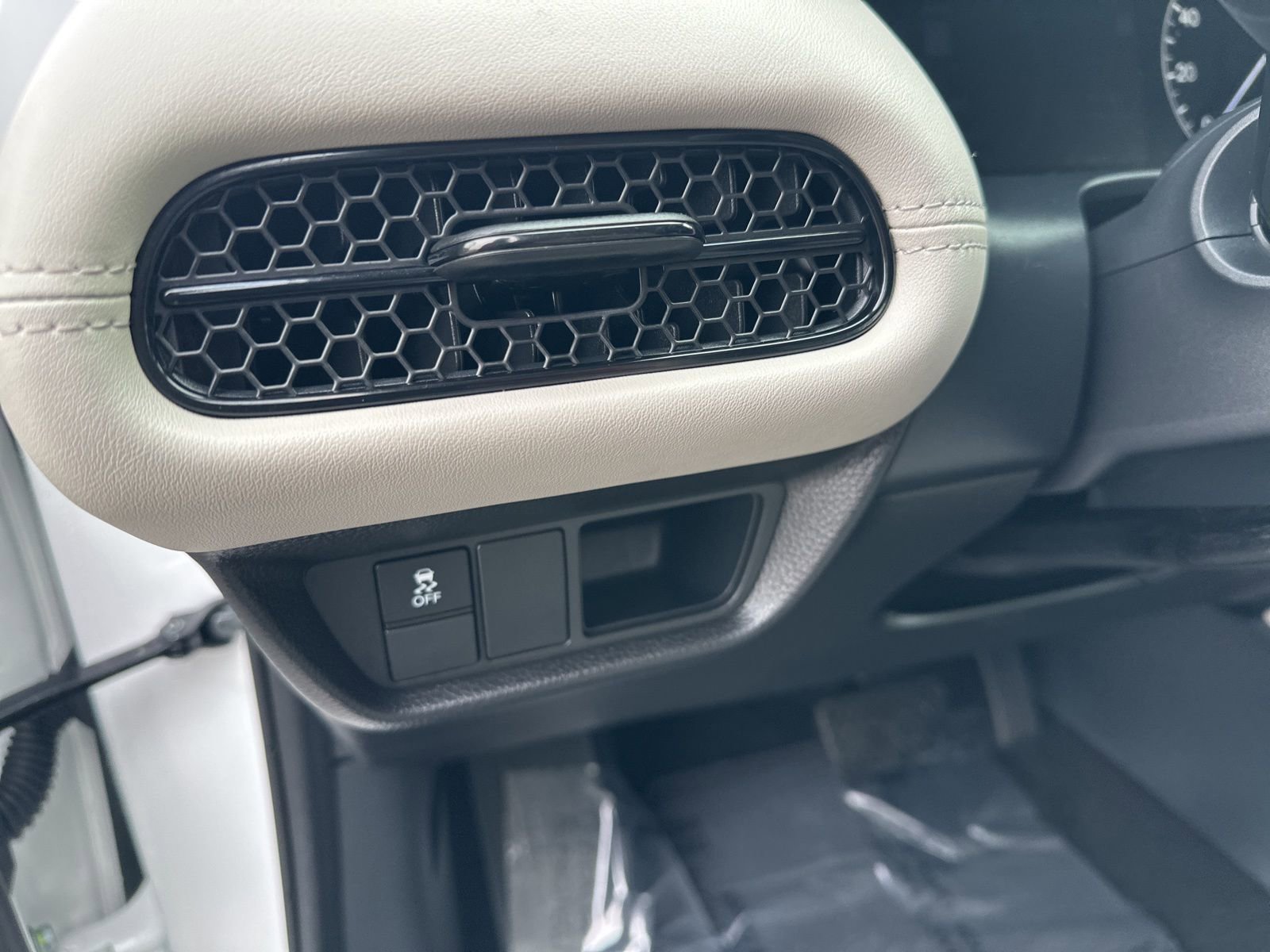 Used 2023 Honda HR-V LX image 13