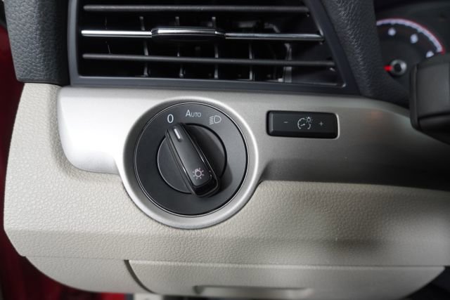 Used 2020 Volkswagen Passat 2.0T SE w/ Sunroof Package image 26