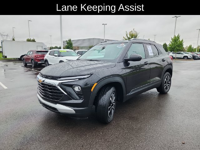 Used 2025 Chevrolet TrailBlazer LT AWD/4WD image 3