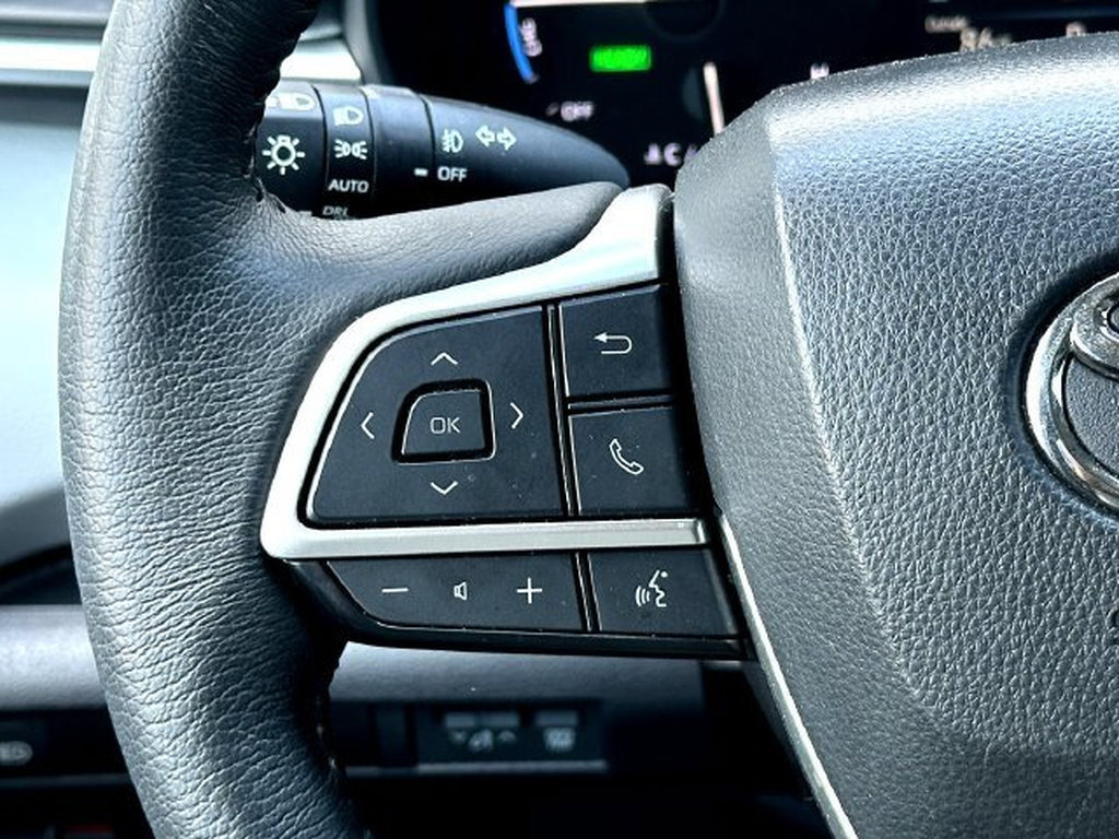 Used 2025 Toyota Sienna XLE FWD image 23