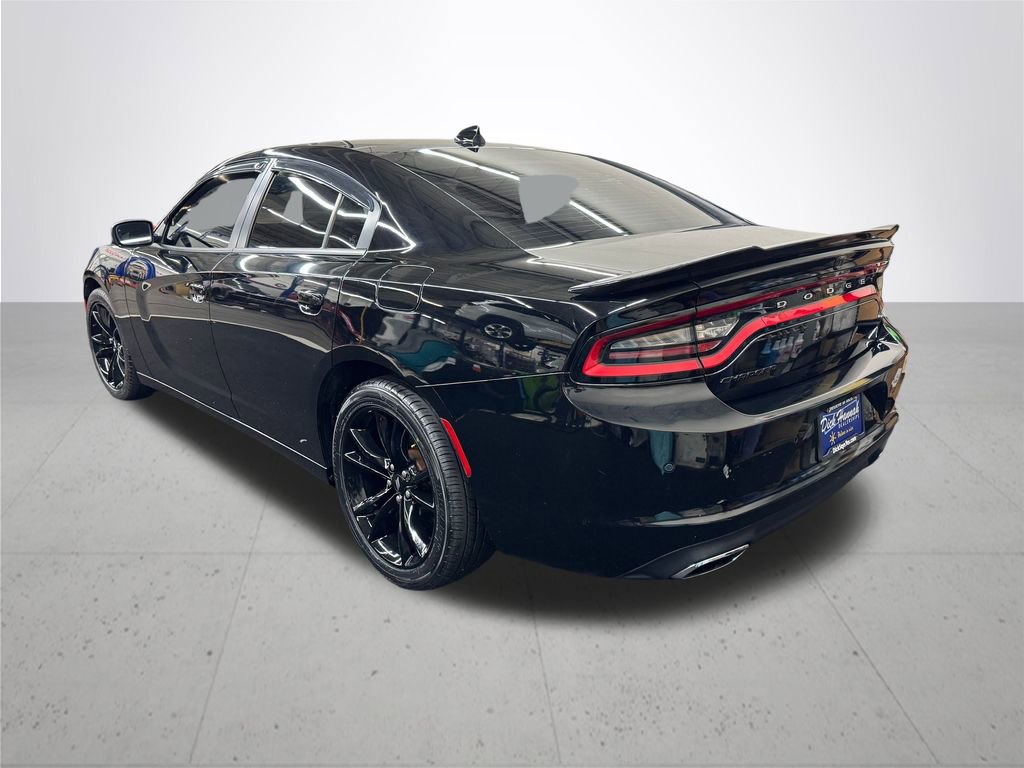 Used 2017 Dodge Charger SXT w/ Blacktop Package image 4