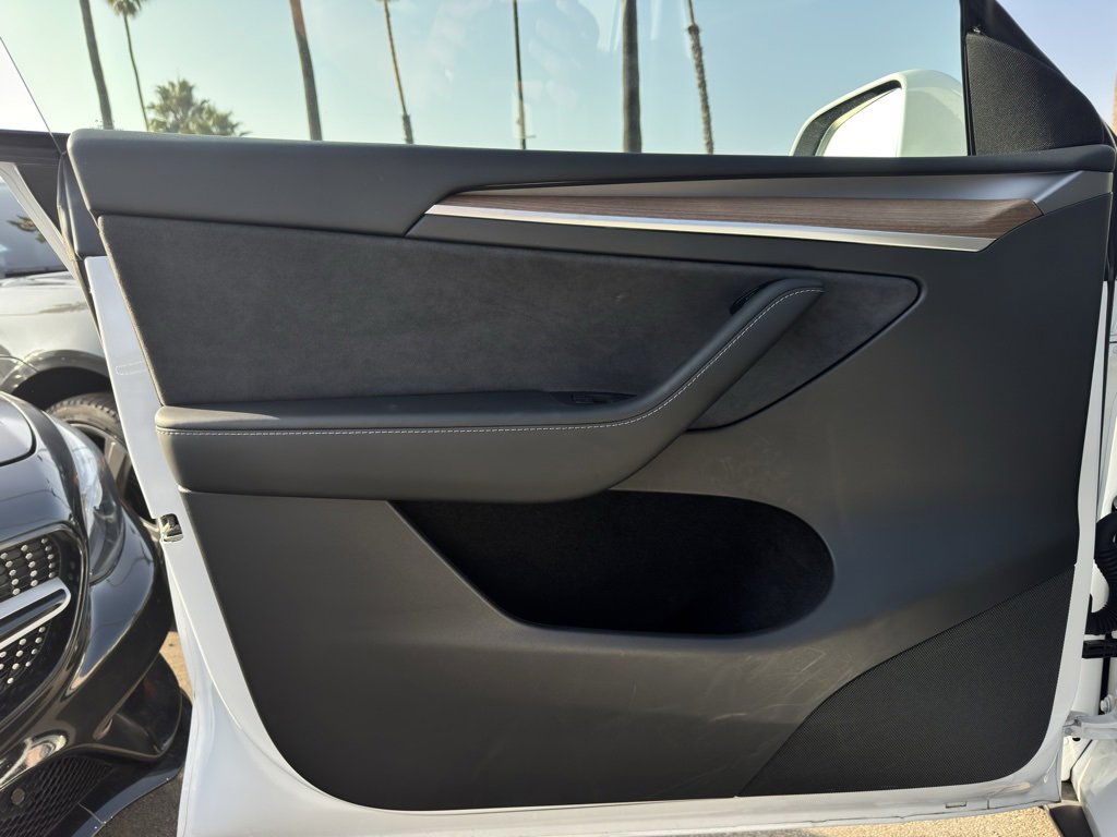 Used 2024 Tesla Model Y Long Range image 16