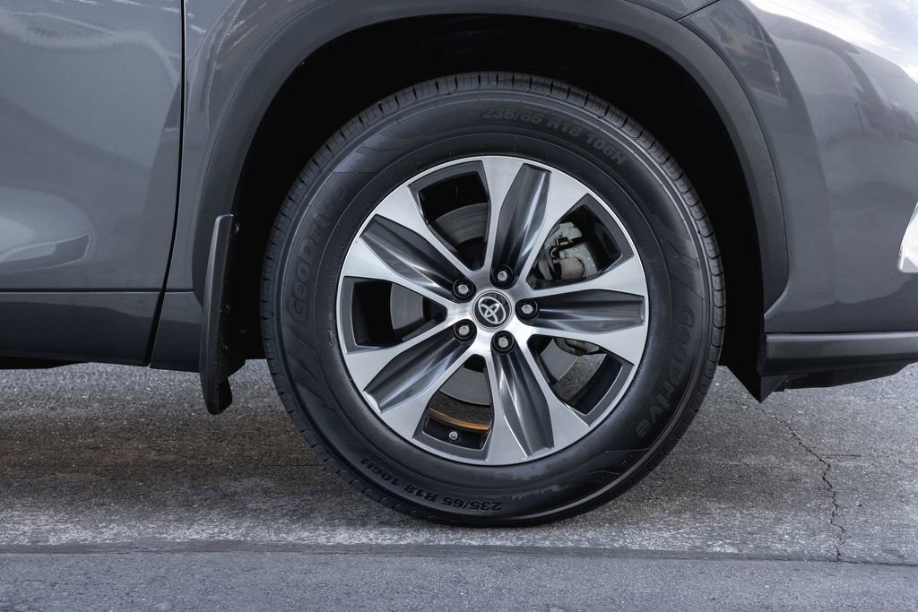 Certified 2024 Toyota Highlander XLE image 4
