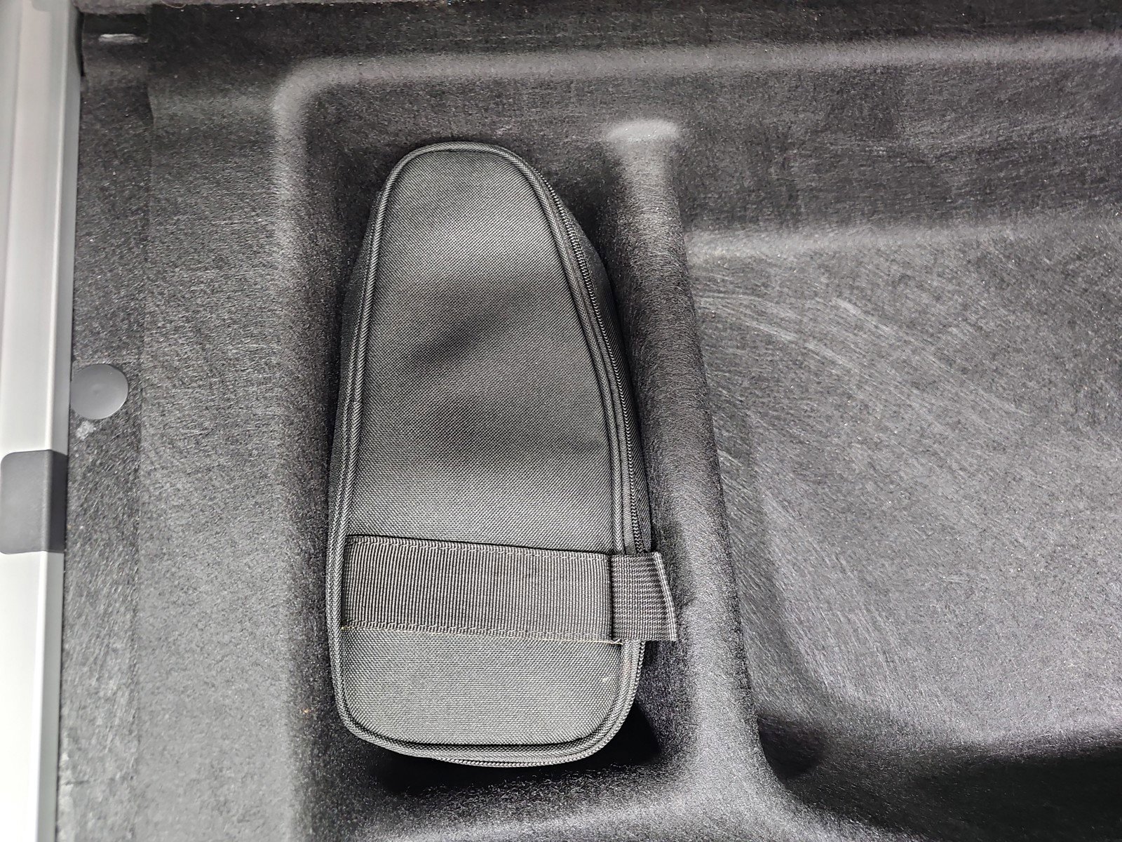 Used 2024 Rivian R1S Adventure image 34