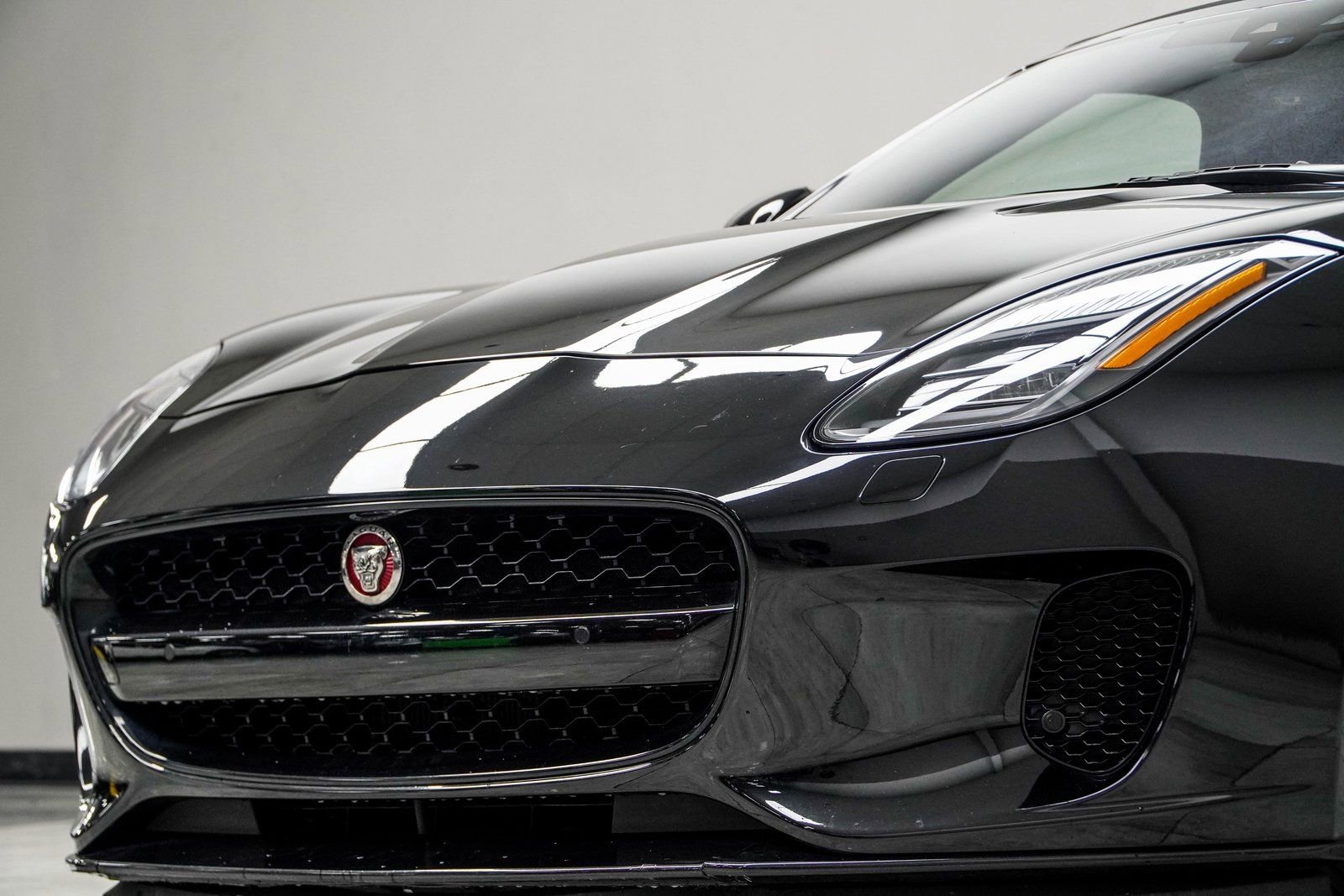 Used 2019 Jaguar F-TYPE Convertible image 6