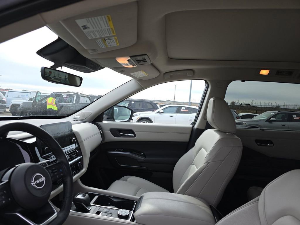 Certified 2025 Nissan Pathfinder SL w/ SL Premium Package image 8